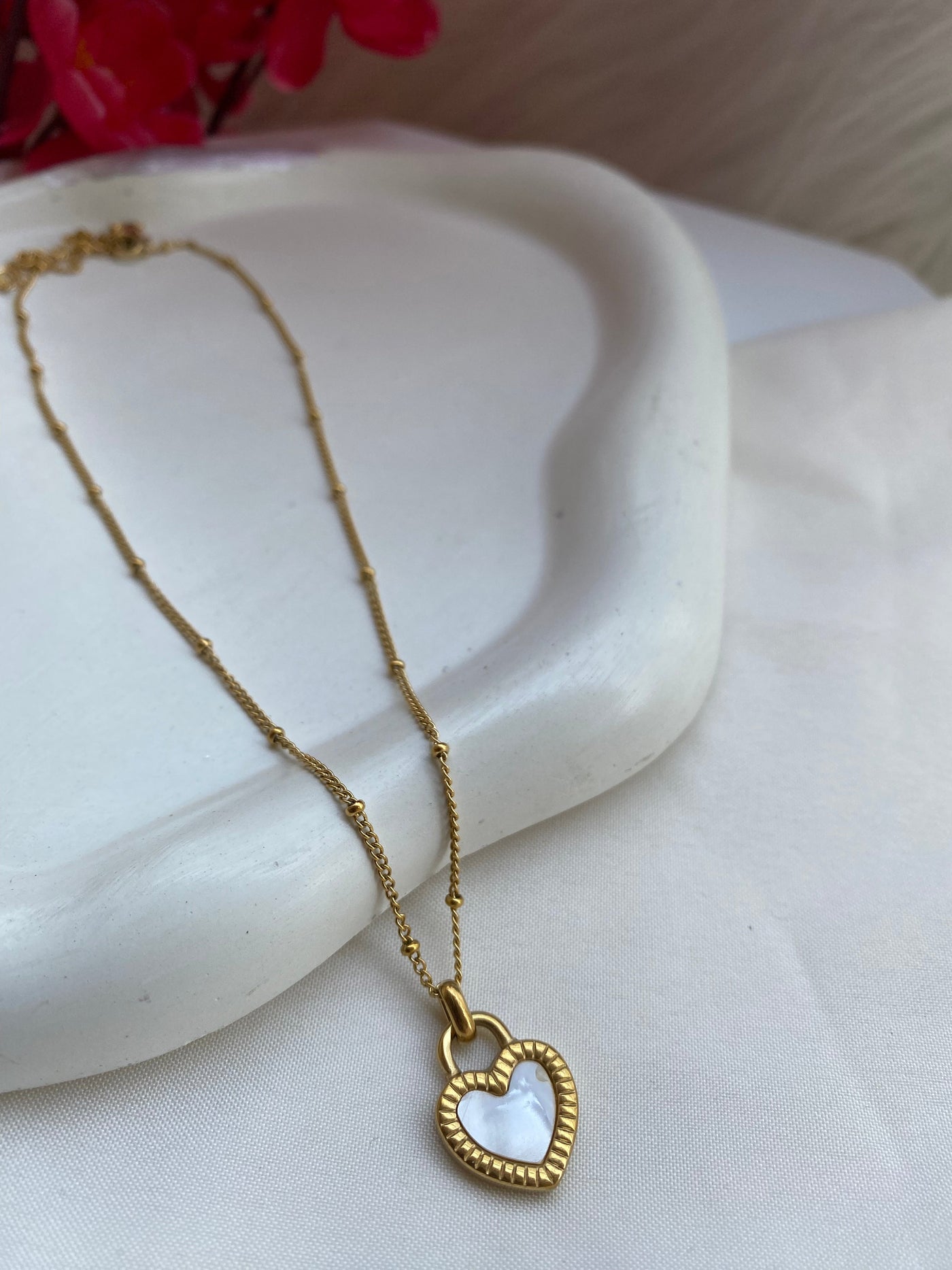 Contrast Heart Pendant Necklace