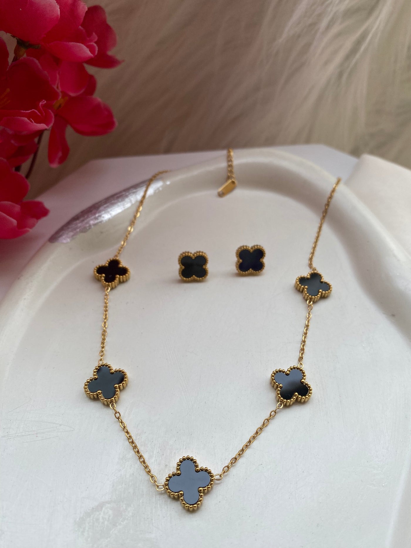 Black Four Leaf Charms Chain Necklace With Stud Earrings