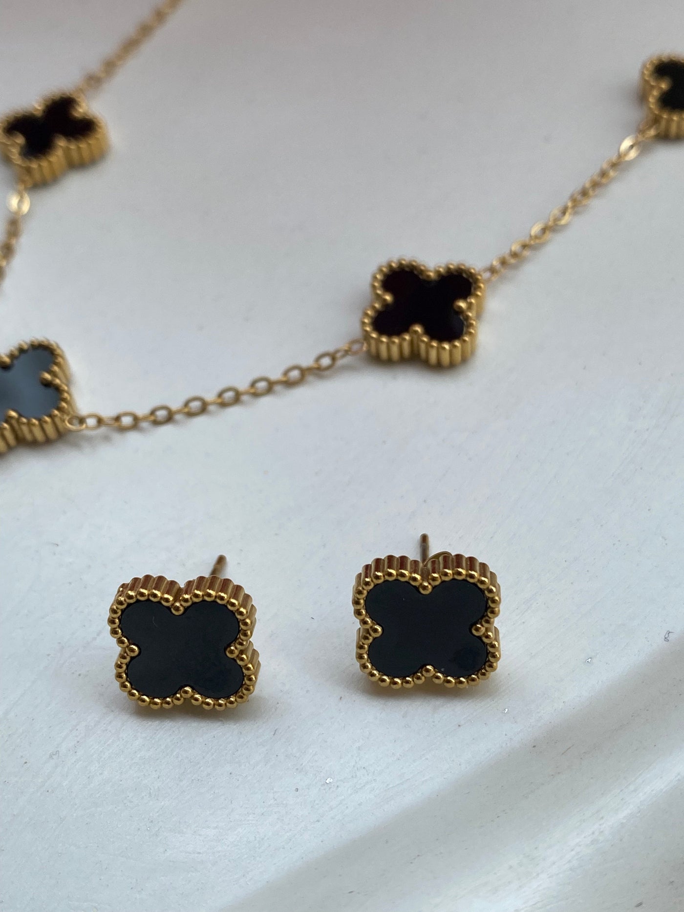 Black Four Leaf Charms Chain Necklace With Stud Earrings