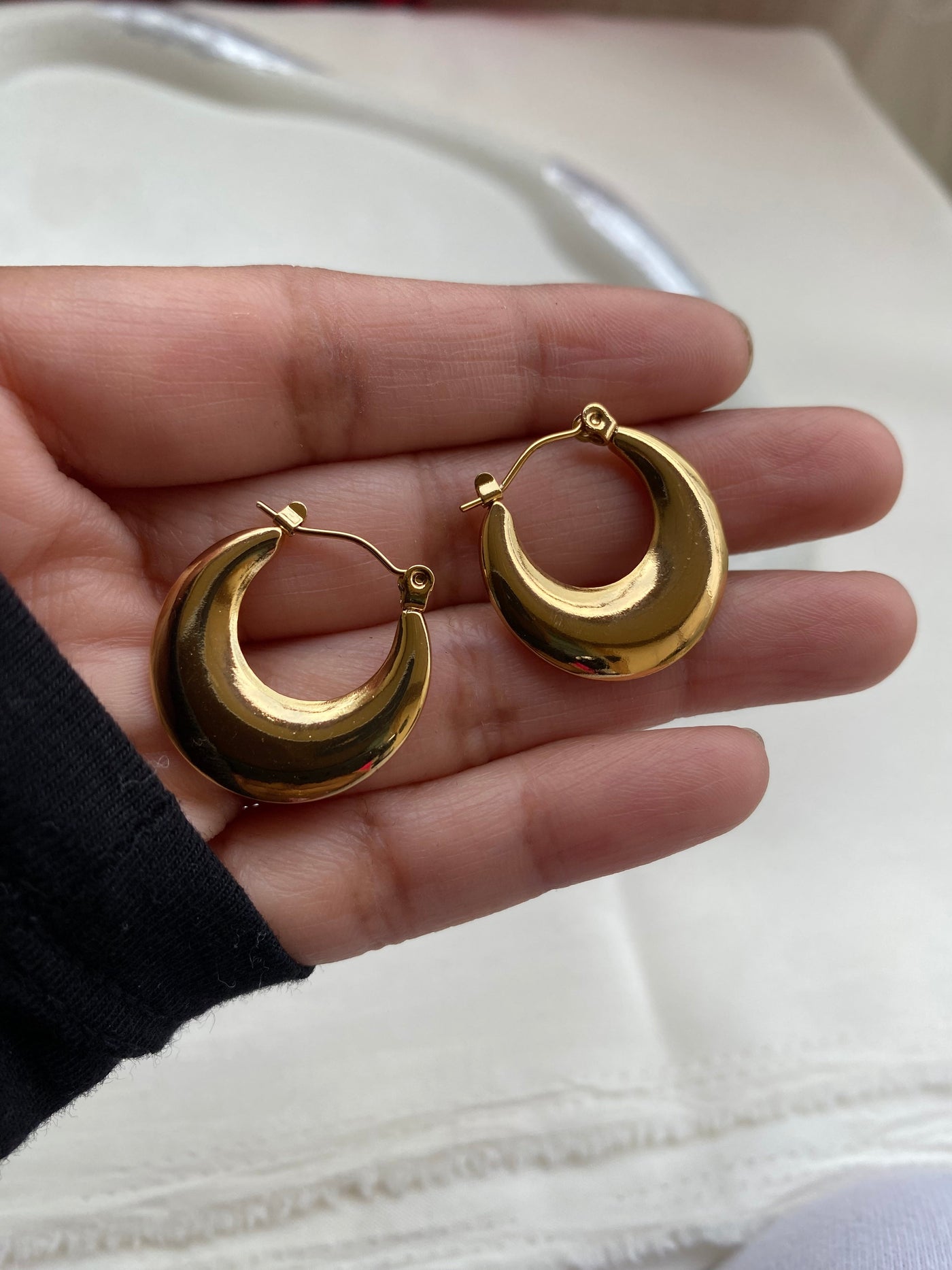 Queen Hoop Earrings